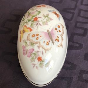 Avon Butterfly Fantasy Porcelain Treasure Egg Box